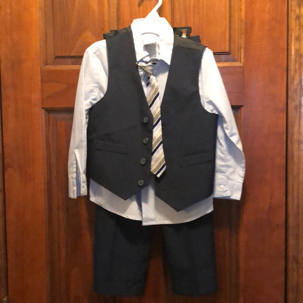 Van Heusen Boys blue suit set